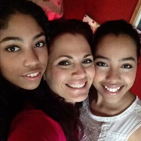 Meet your Posher, Evelyn Julia - Picture 3 of 7